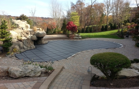 image showing a professional safety pool cover that has no bend and is strong enough to support weight of kids and dogs